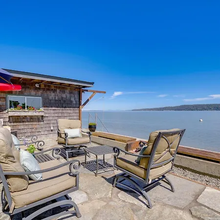 Villa Waterfront Gem With 2 Patios On Camano Island